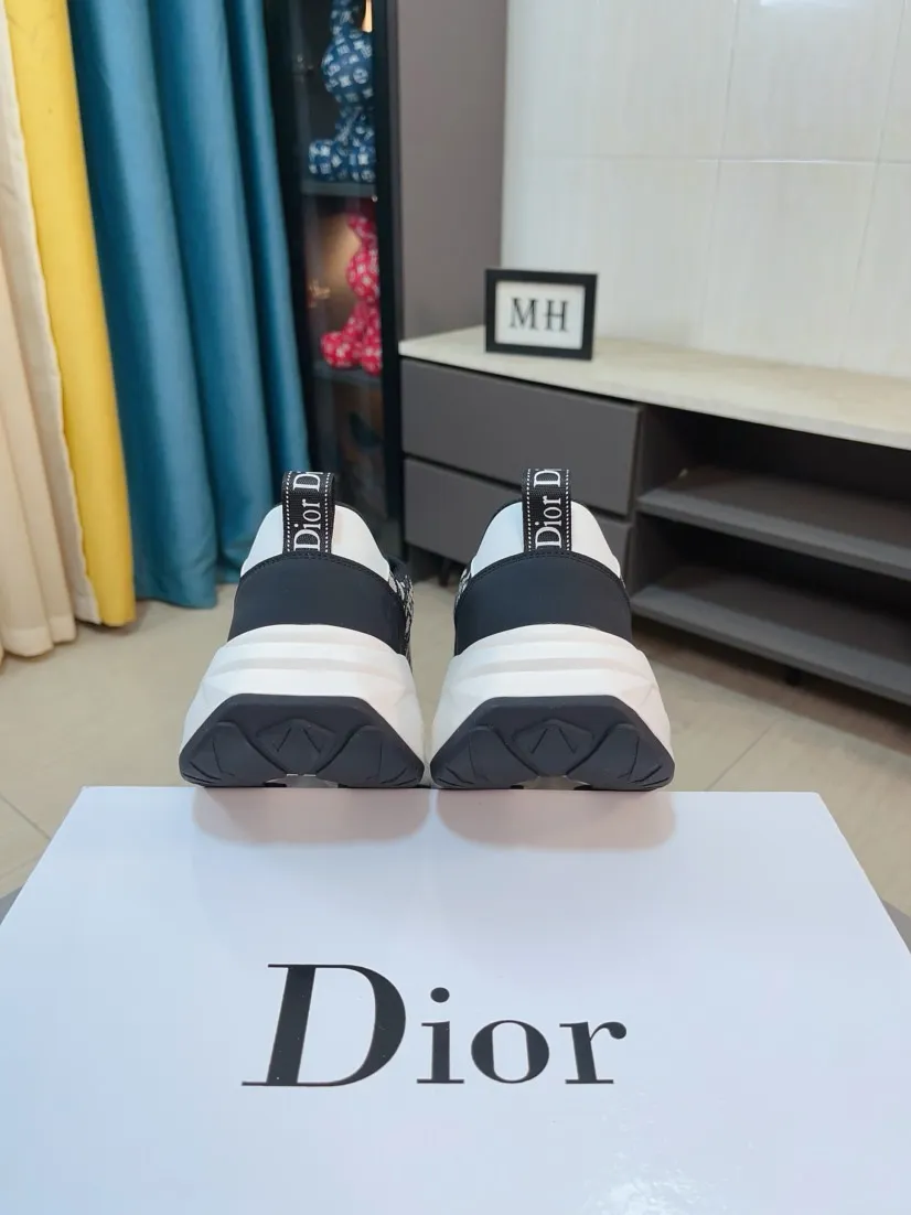 Men's men's shoes 💰438🌹🌹【Dior】Best-selling official website world premiere🔝High-end men's shoes brand official website latest series: The upper is made of imported cowhide with specially designed fabrics➕Mesh breathable lining. Make walking more convenient and comfortable! Compared with the official quality, Midea’s 1:1 replica. Create a fashionable personality to set off your uniqueness! A must-have for trendy men! Classic style. Men's sizes: 38-44.